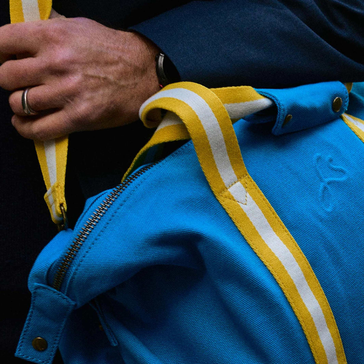 BODHI EXPLORER DUFFLE BAG - Azurblaue Reise-Tasche aus recyceltem Segeltuchstoff 53 cm | farans