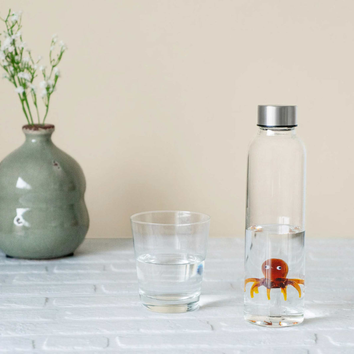 Glasflasche Atlantis Octopus Klein – Bernstein · 0,5 L | Balvi