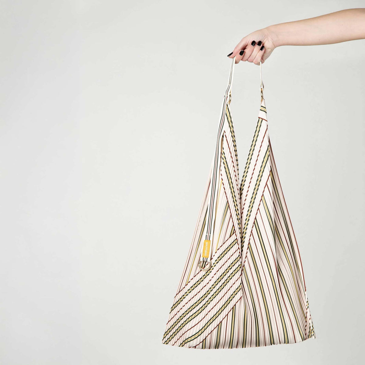 Y-Tasche Zoe – Plissee-Satin · 30 × 60 cm | Multitudes