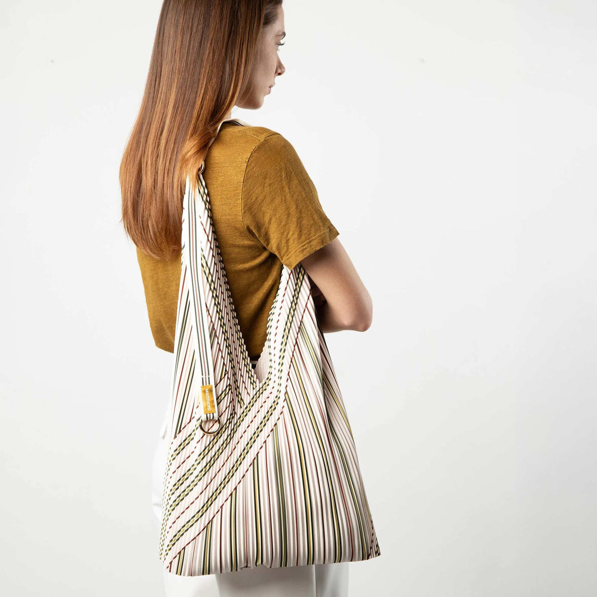 Y-Tasche Zoe – Plissee-Satin · 30 × 60 cm | Multitudes