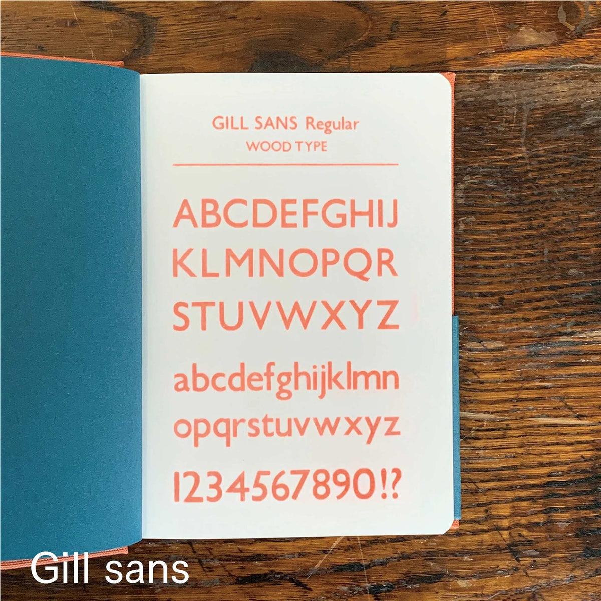 Notizbuch Typeface Gill Sans – Letterpress, A6 Orange, Japan | Tomigaya · Geschenk Design