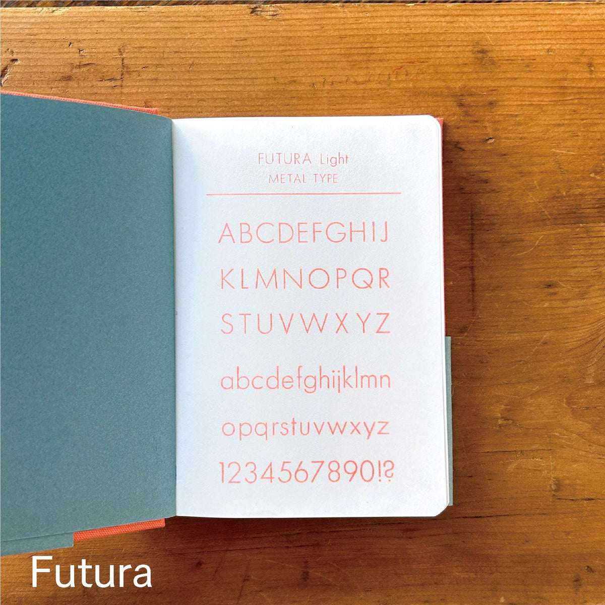 Notizbuch Typeface Futura – Letterpress, A6 Lila, Japan | Tomigaya · Geschenk Grafikdesign