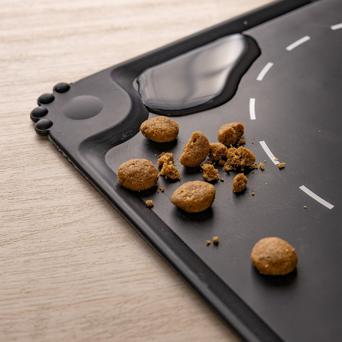 Feeding Mat "always the same food" – Silicone · 50 × 27 cm | Fisura