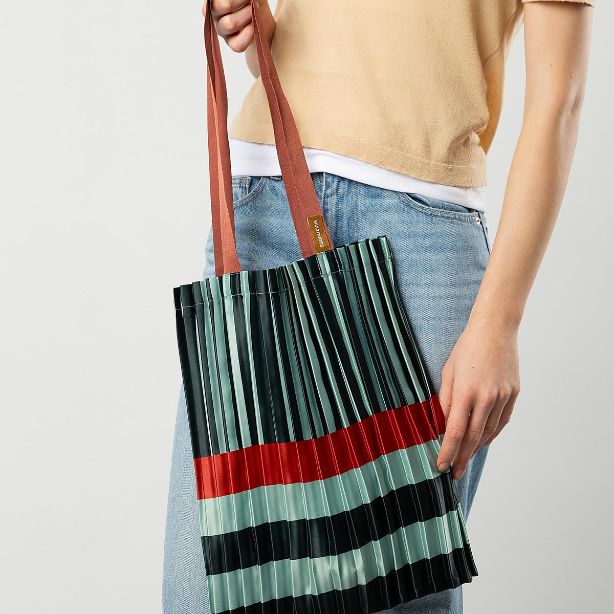 Tote Bag Smeralda – Plissee-Satin · 40 × 48 cm | Multitudes