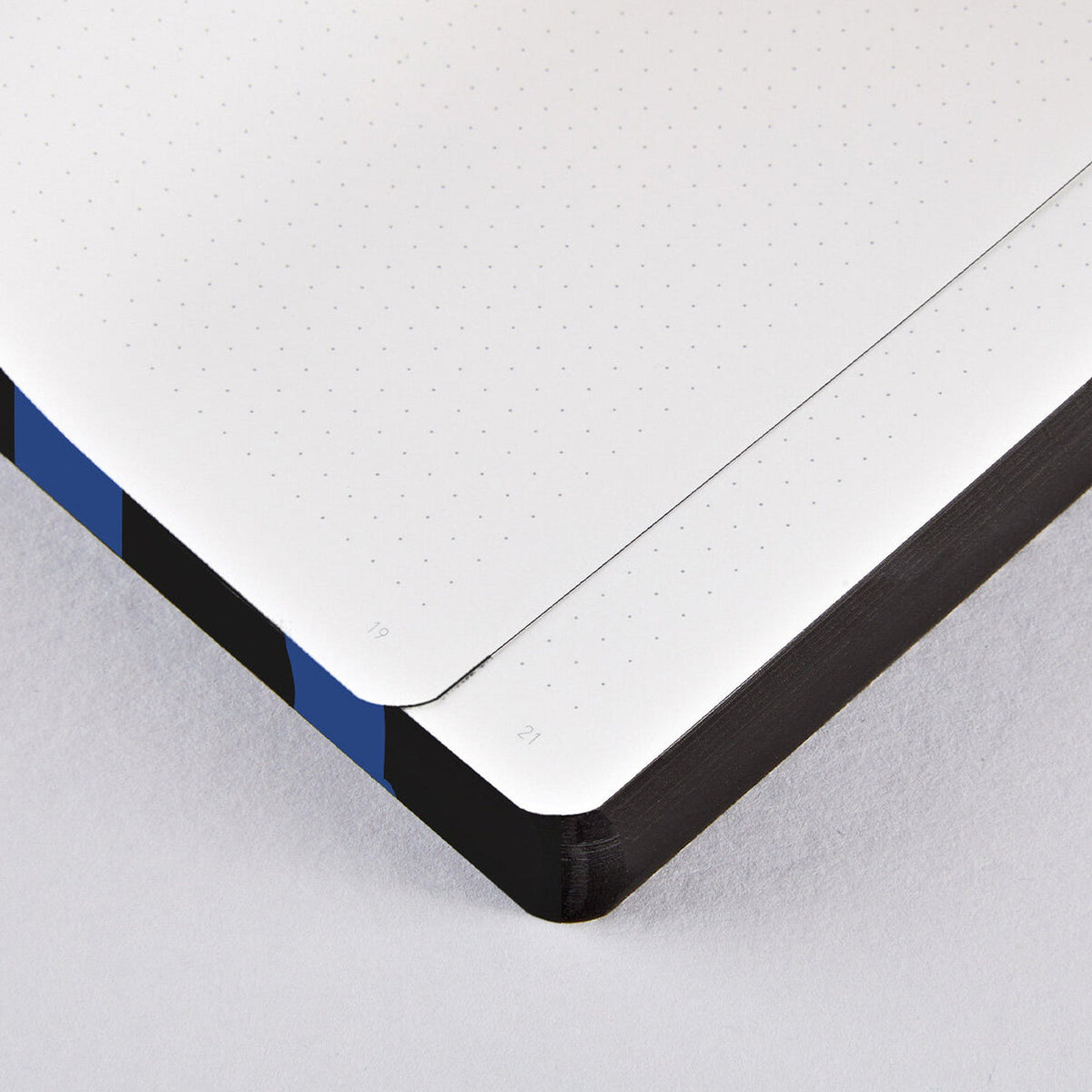 Notebook "Stay Cool" – Recycled Leather · 165 × 220 mm | Nuuna