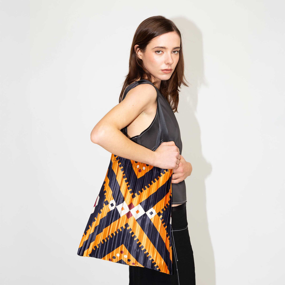Tote Bag Alghero – Plissee-Satin · 40 × 48 cm | Multitudes