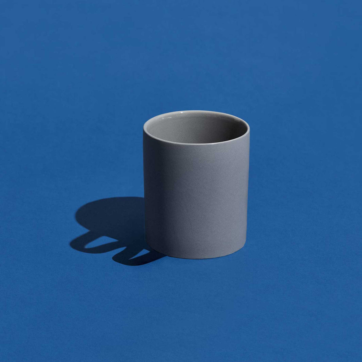 ANNIKA | grauer FORMEN BECHER | Ian Anderson | Aandersson
