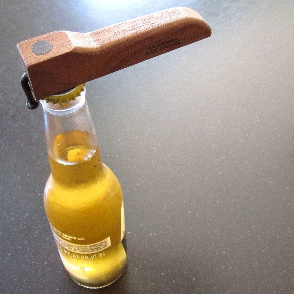 BENT NAIL BOTTLE OPENER | magnetischer FLASCHENÖFFNER | Brendan Ravenhill | Areaware