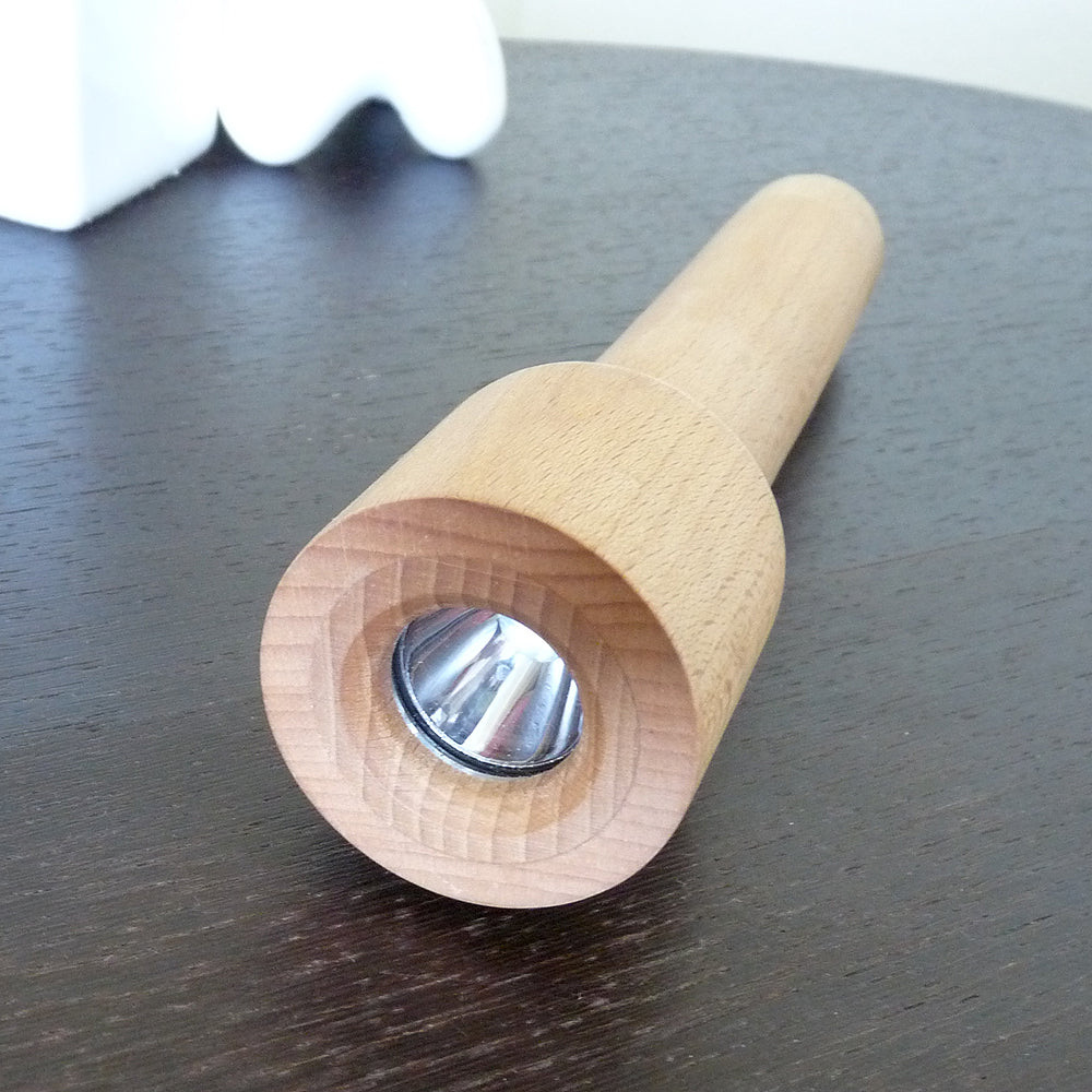 TORCH - Lampe de poche en bois - Jonas Damon | Connaissance de la zone