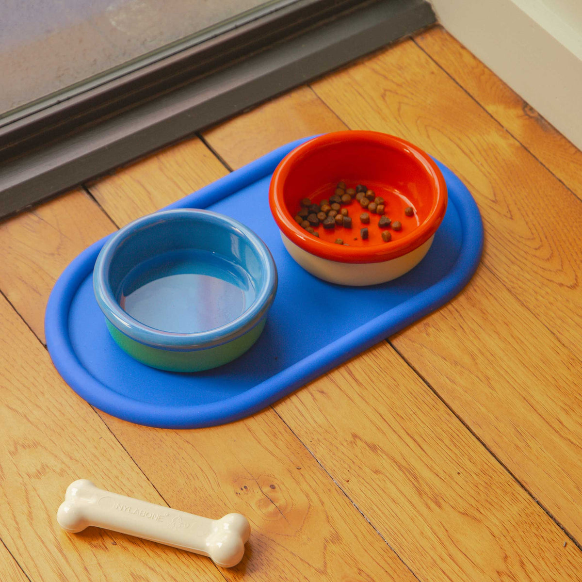 CHAQUE ANIMAL DE COMPAGNIE MANGE ENSEMBLE | Gamelles et contenants pour aliments pour animaux | Connaissance de la zone