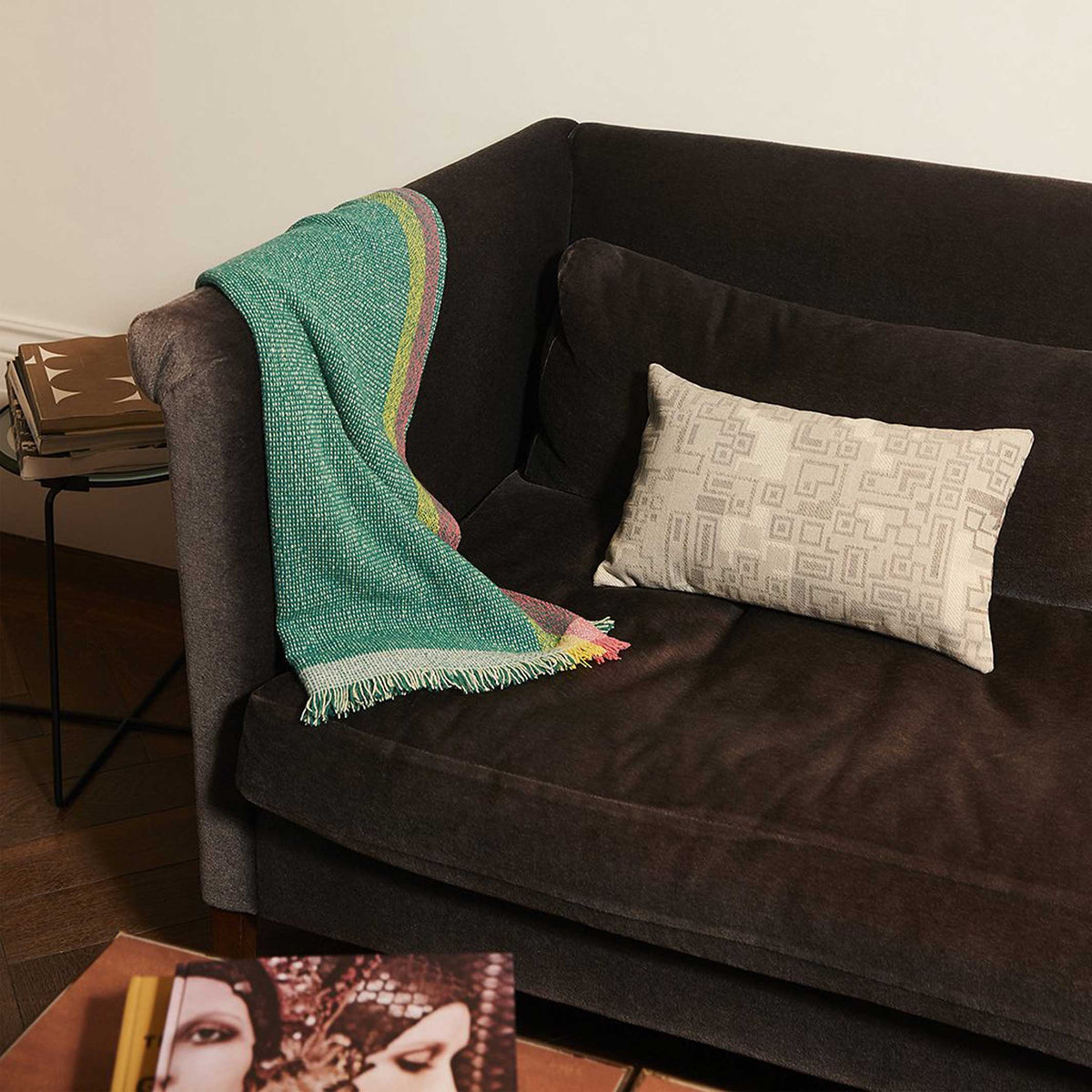 INTEGRATE THROW INTUITION - grüne Tagesdecke - 180x140 cm - 100% Merino Wolle | Cristian Zuzunaga