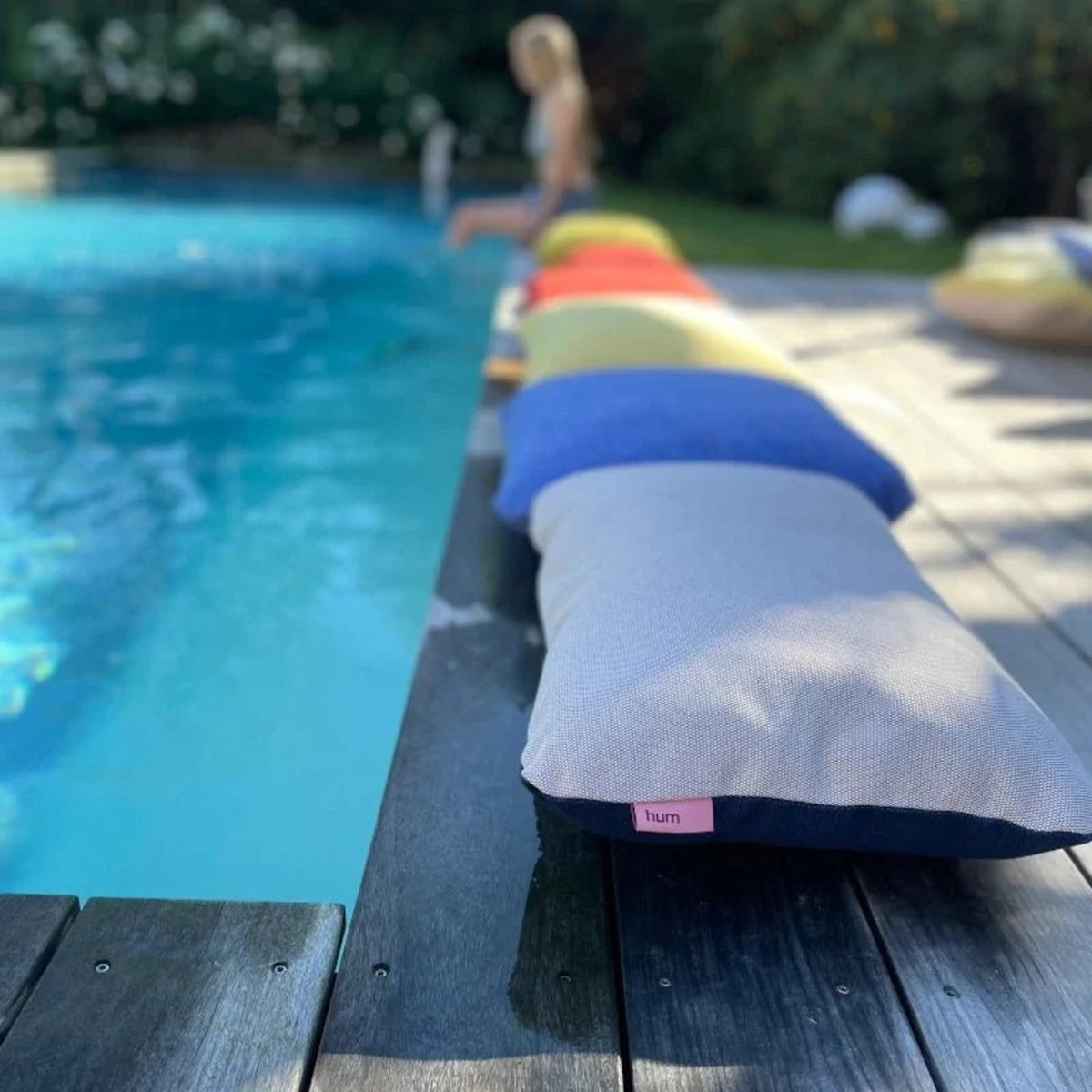NAVY & CHALK - outdoor cushion - two-colored | hum