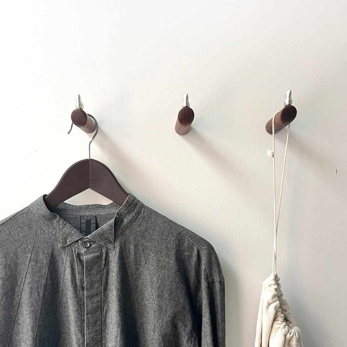 BIRD - coat hooks made of wood & pewter - set of 3 | Formpoet