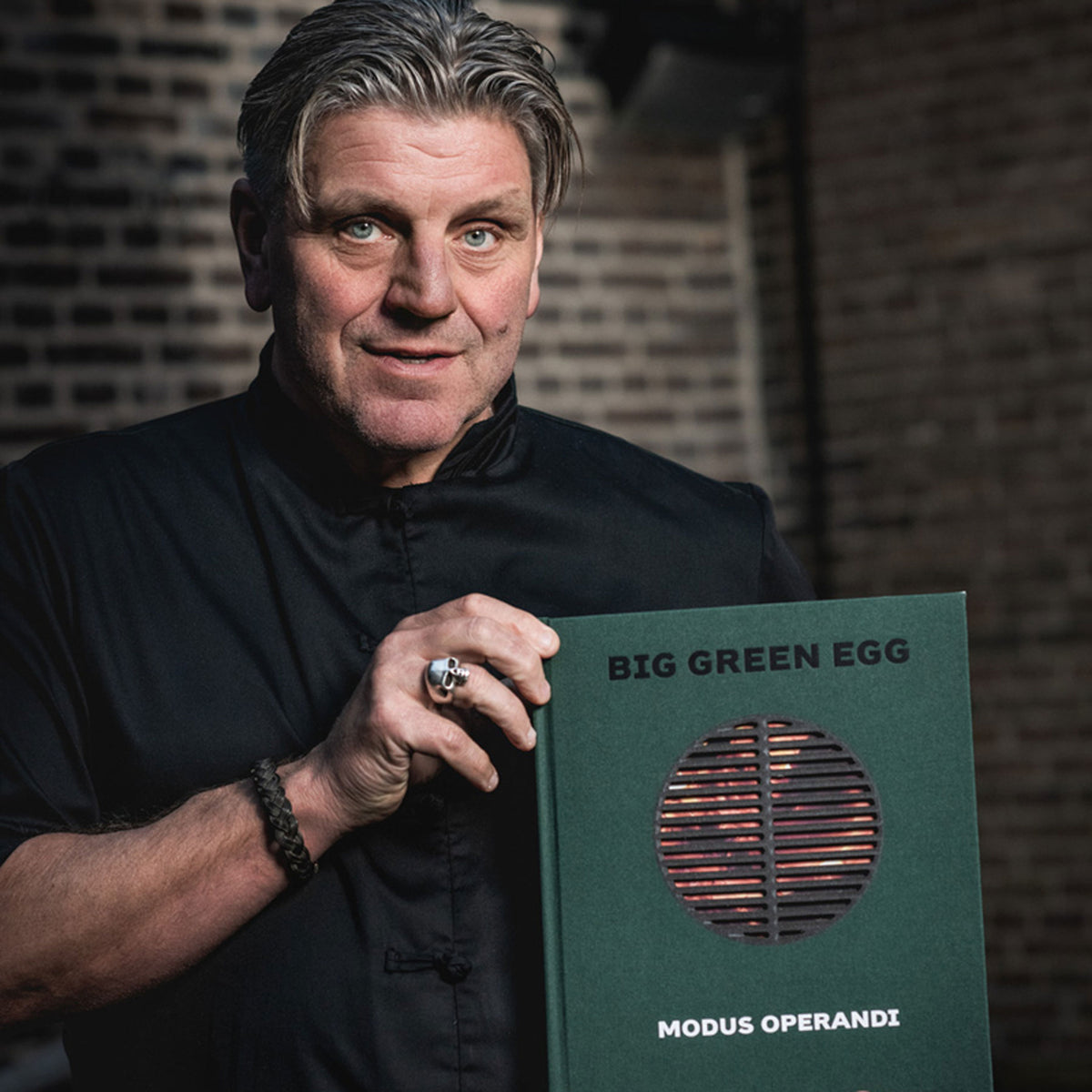 MODUS OPÉRANDI | LIVRE | Édition allemande | Gros œuf vert