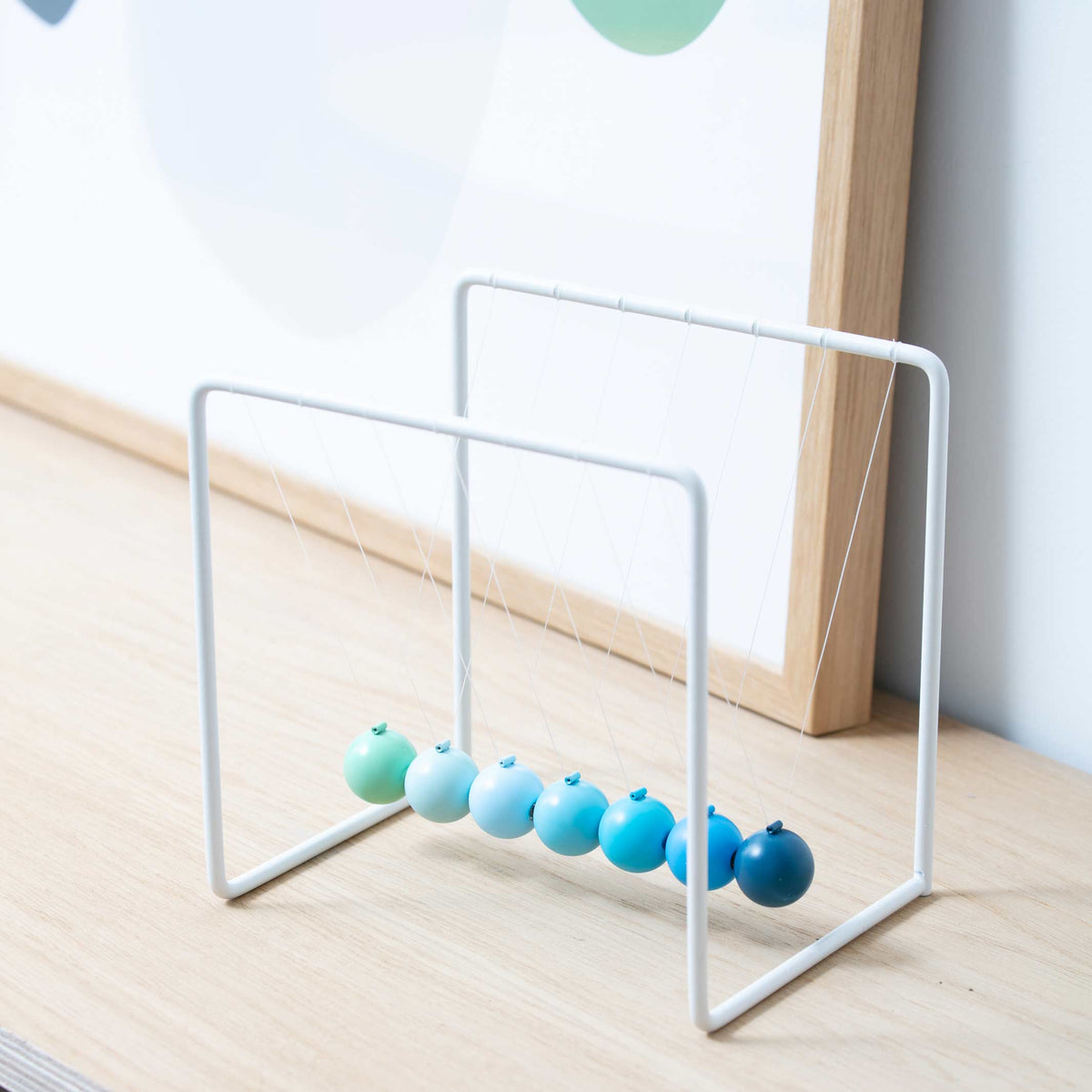 GRADIENT NEWTON's CRADLE - Wissenschafts-Spielzeug | Block Design
