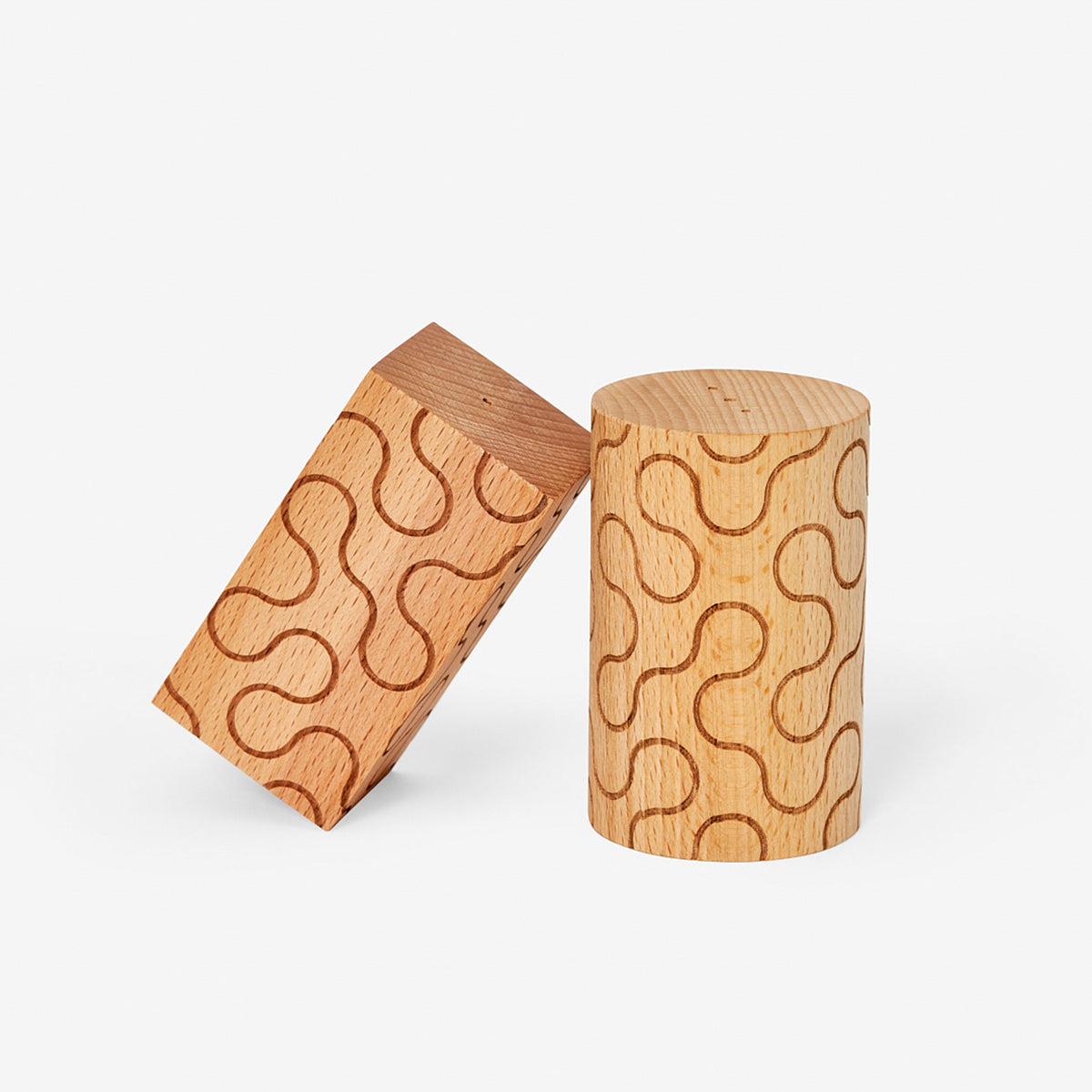 PATTERN SHAKERS | SALZ- & PFEFFERSTREUER aus Holz | Dusen Dusen | Areaware