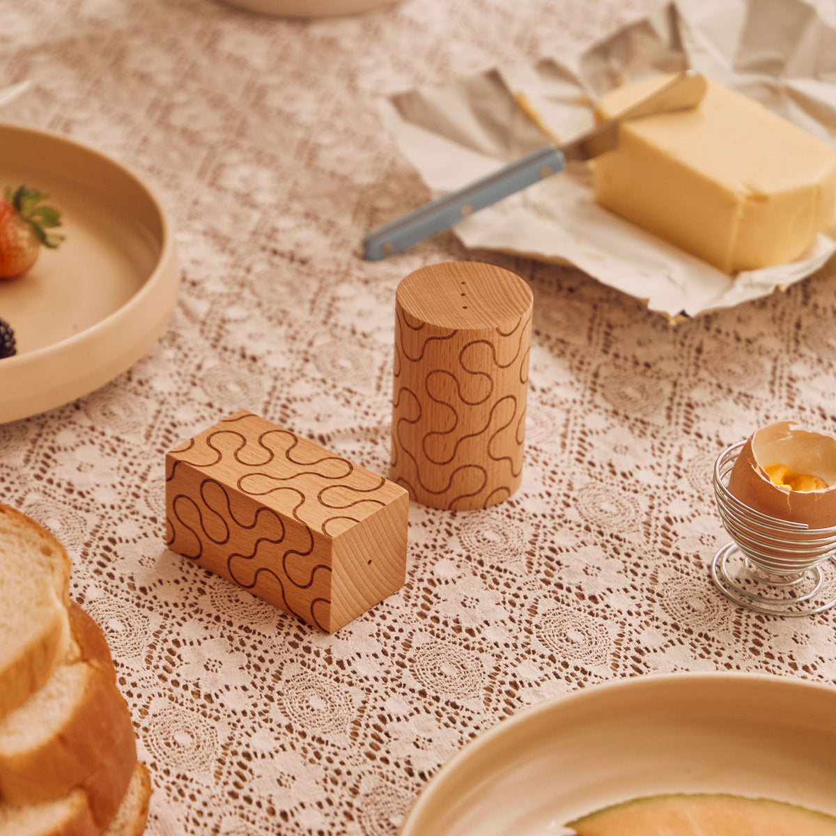 SHAKERS DE MOTIFS | SALIÈRE ET POIVRIÈRE en bois | Dusen Dusen | Sont conscients