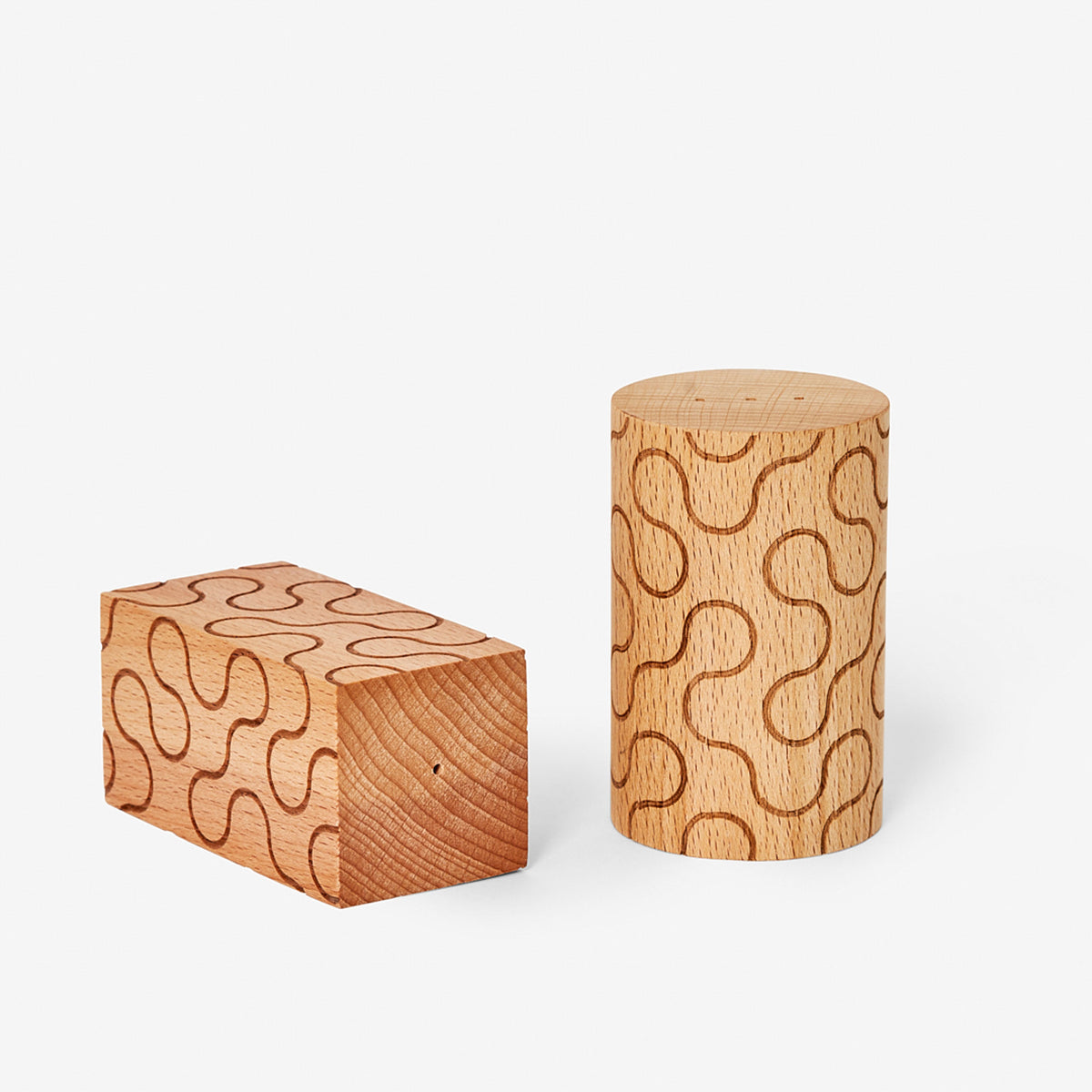 PATTERN SHAKERS | SALZ- & PFEFFERSTREUER aus Holz | Dusen Dusen | Areaware