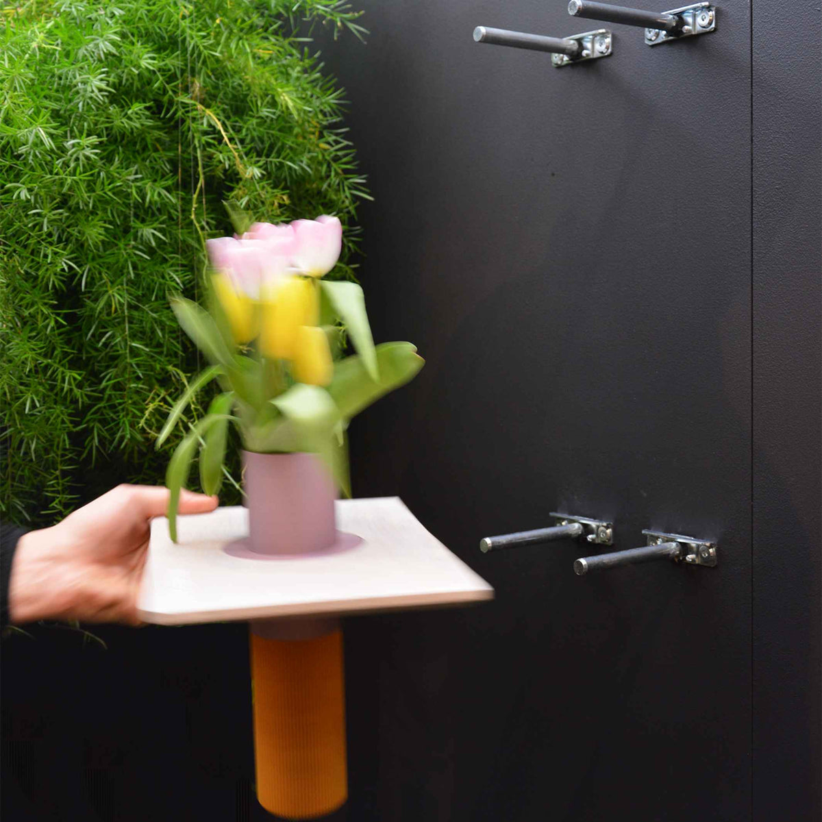 VASEBOARD M - Regal mit integrierter Vase | vaseboard