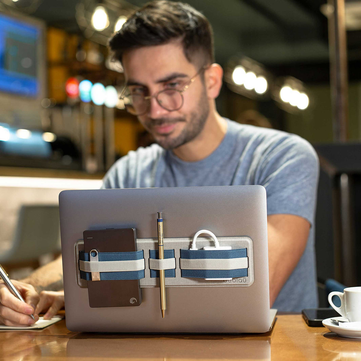 SHIFT | schmaler, klebbarer Laptop-ORGANIZER | 26x7 cm | beblau