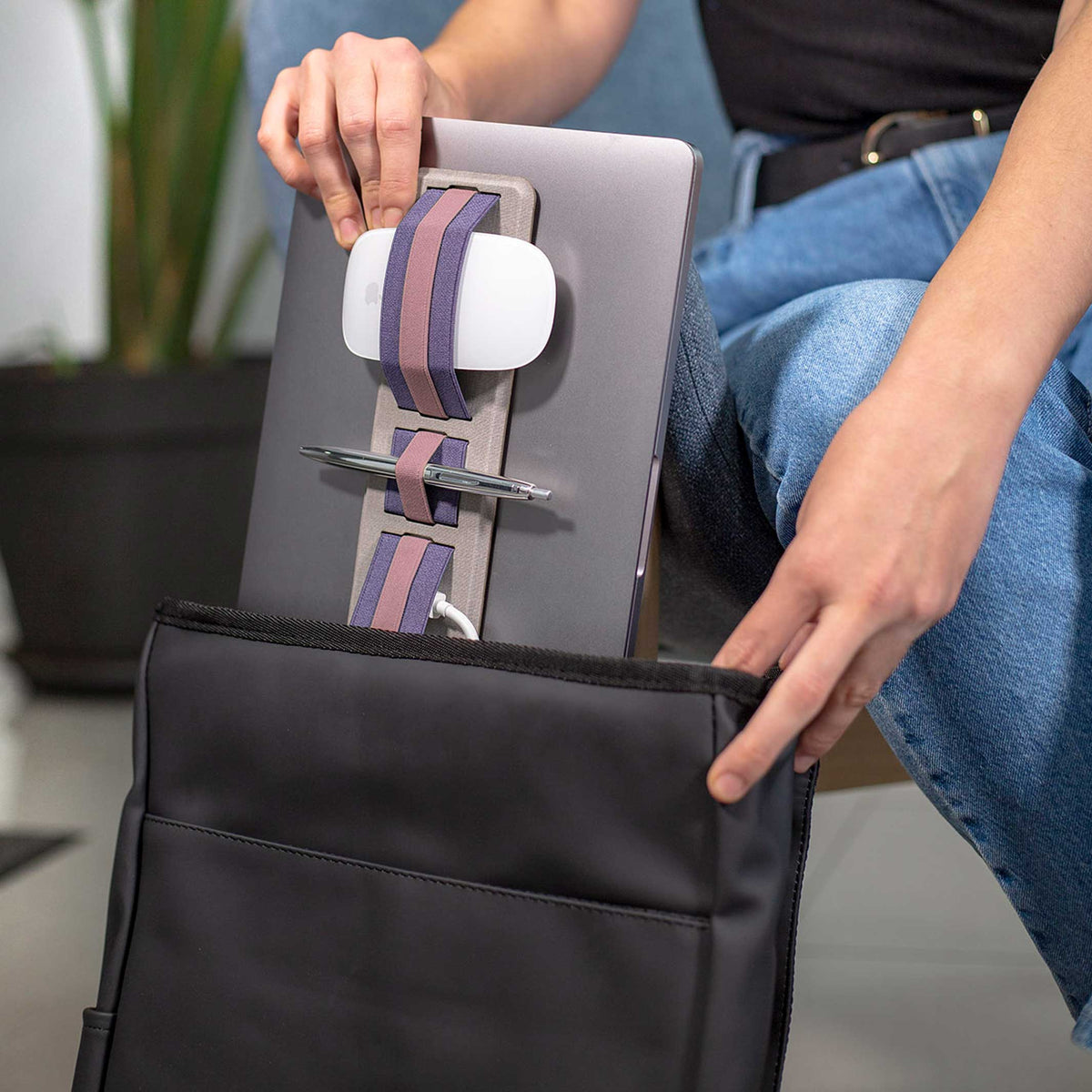 SHIFT | schmaler, klebbarer Laptop-ORGANIZER | 26x7 cm | beblau