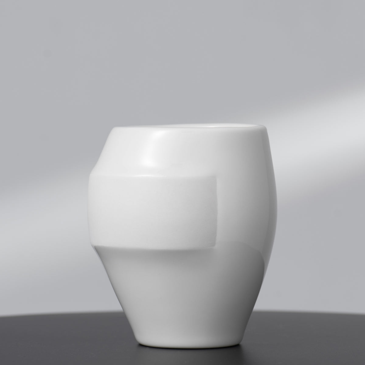 YUAN 01 - Große Tasse - griffloses Design aus Porzellan | HONiSTUDIO