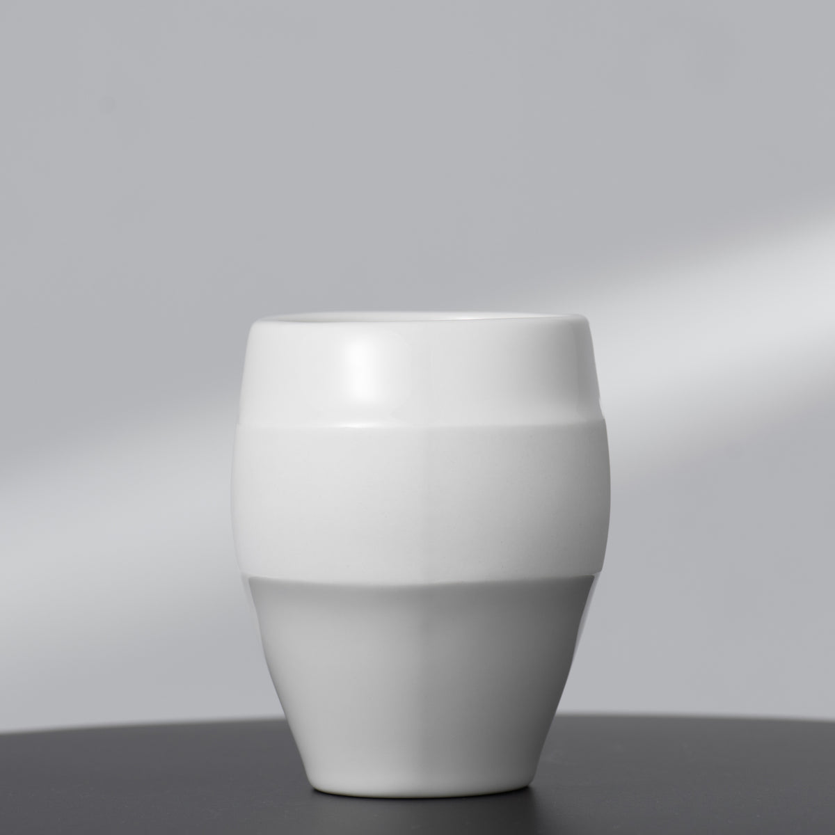 YUAN 01 - Große Tasse - griffloses Design aus Porzellan | HONiSTUDIO