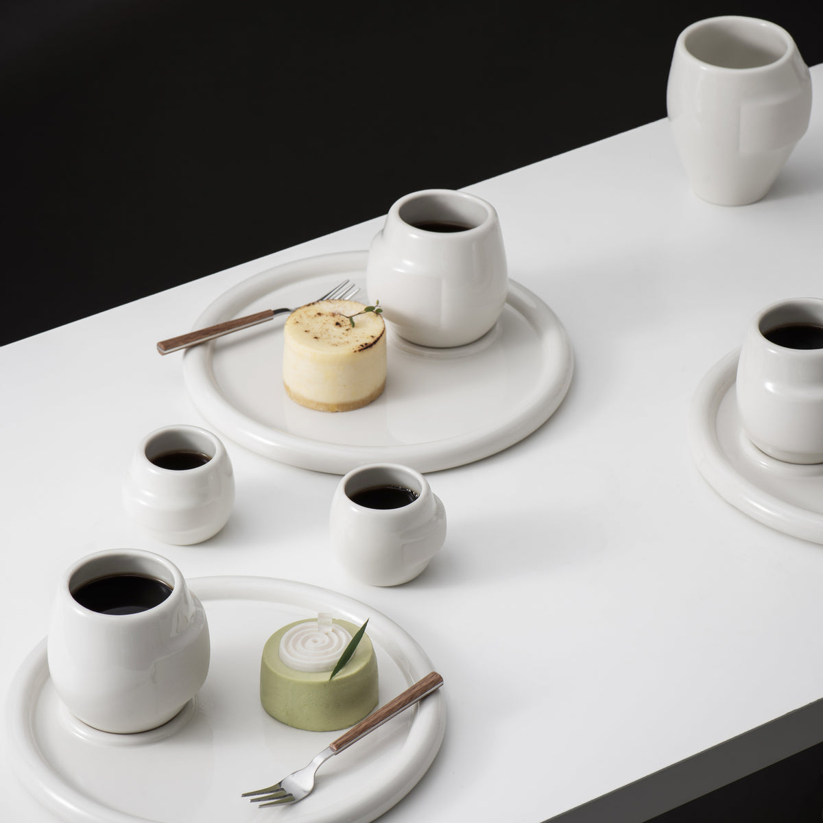 YUAN 01 - Große Tasse - griffloses Design aus Porzellan | HONiSTUDIO