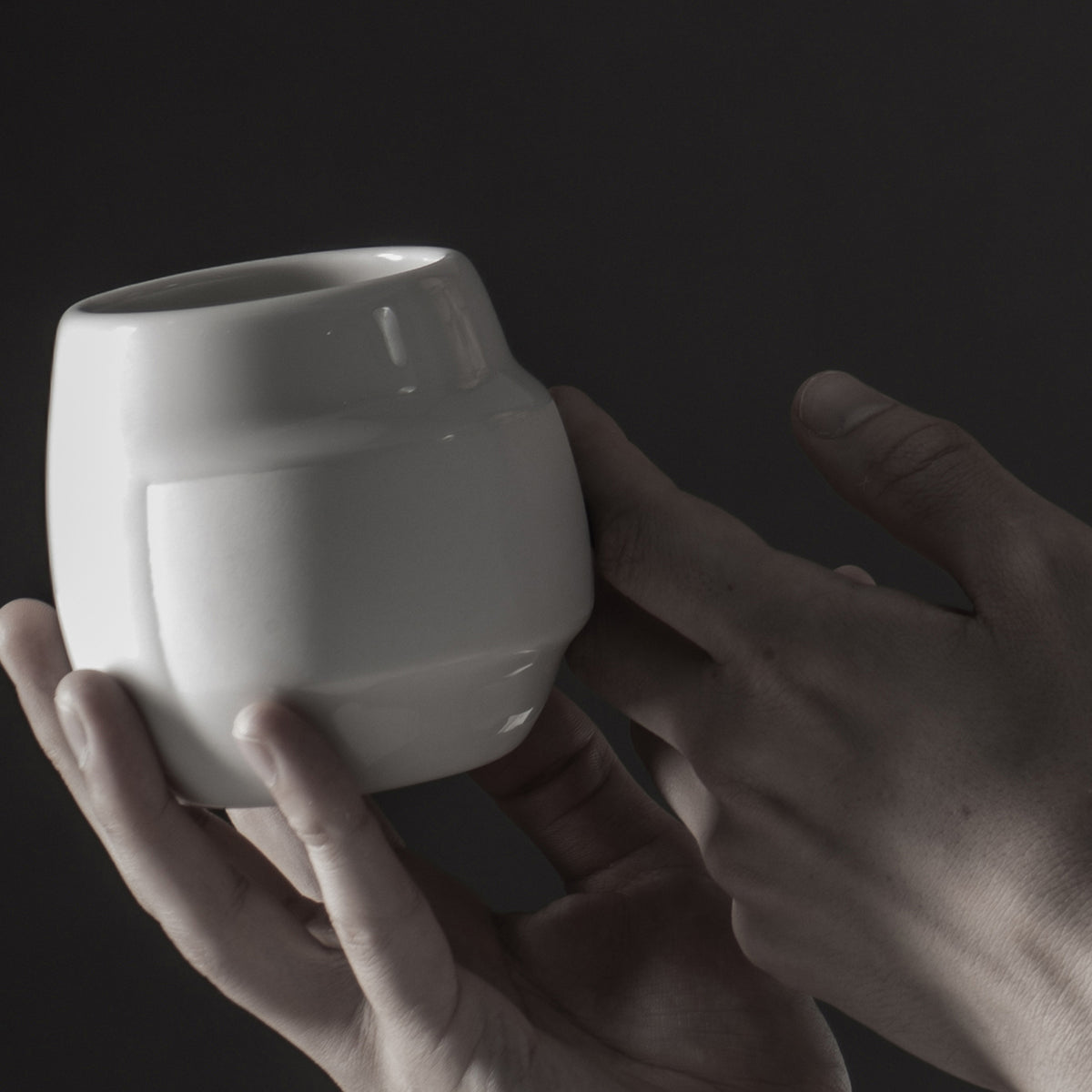 YUAN 03 - Kleine Tasse - griffloses Design aus Porzellan | HONiSTUDIO