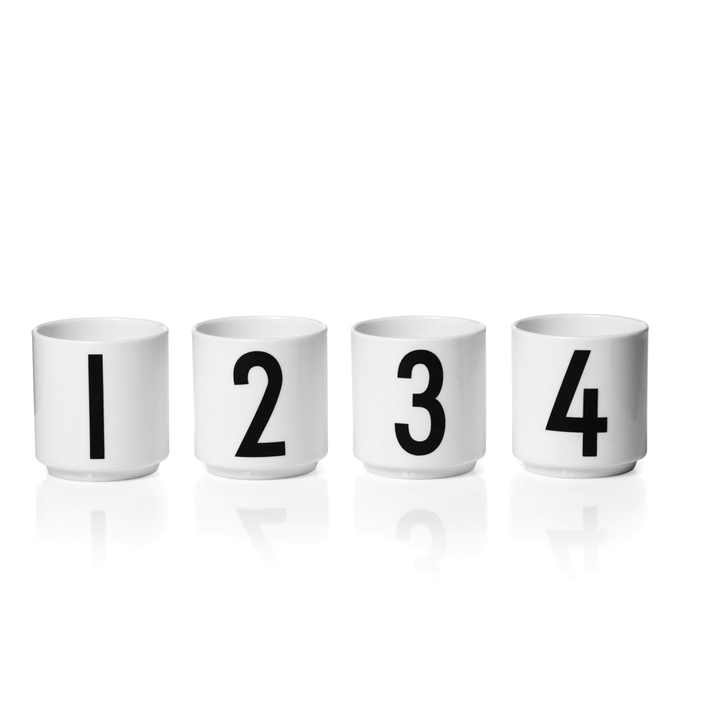 Tasses à expresso - numéros 1 à 4 - lot de 4 - Typographie Arne Jacobsen | Lettres de conception