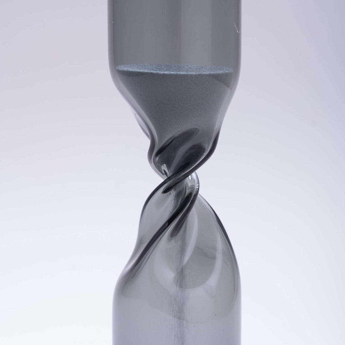 TIMELESS - meditative hourglass without timekeeping - mouth-blown gray glass - Studio Cohaku | 100percent