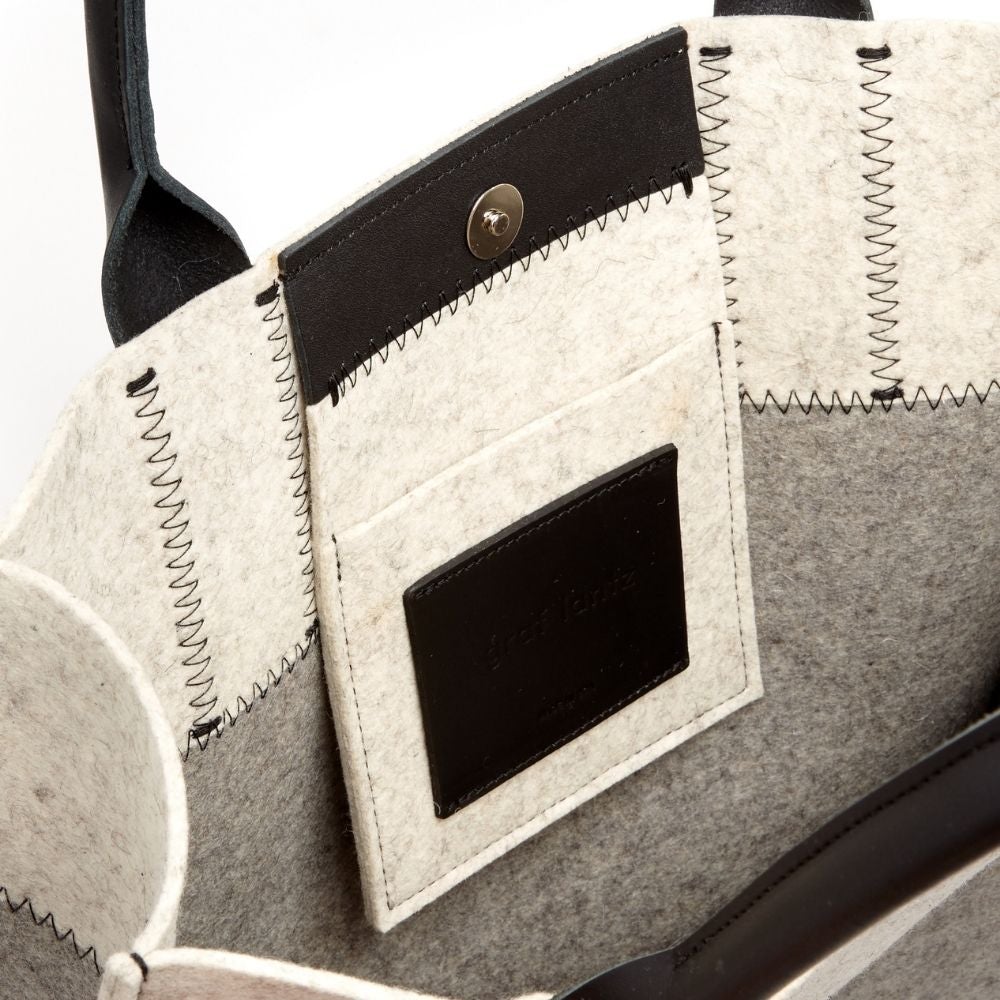 Jaunt Embossed Alligator Charcoal/Pistachio