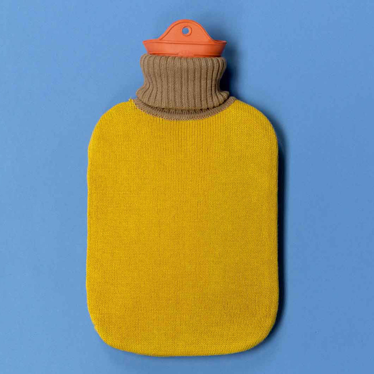 WÄRMFLASCHE mit Rollkragenpulli | Suite702