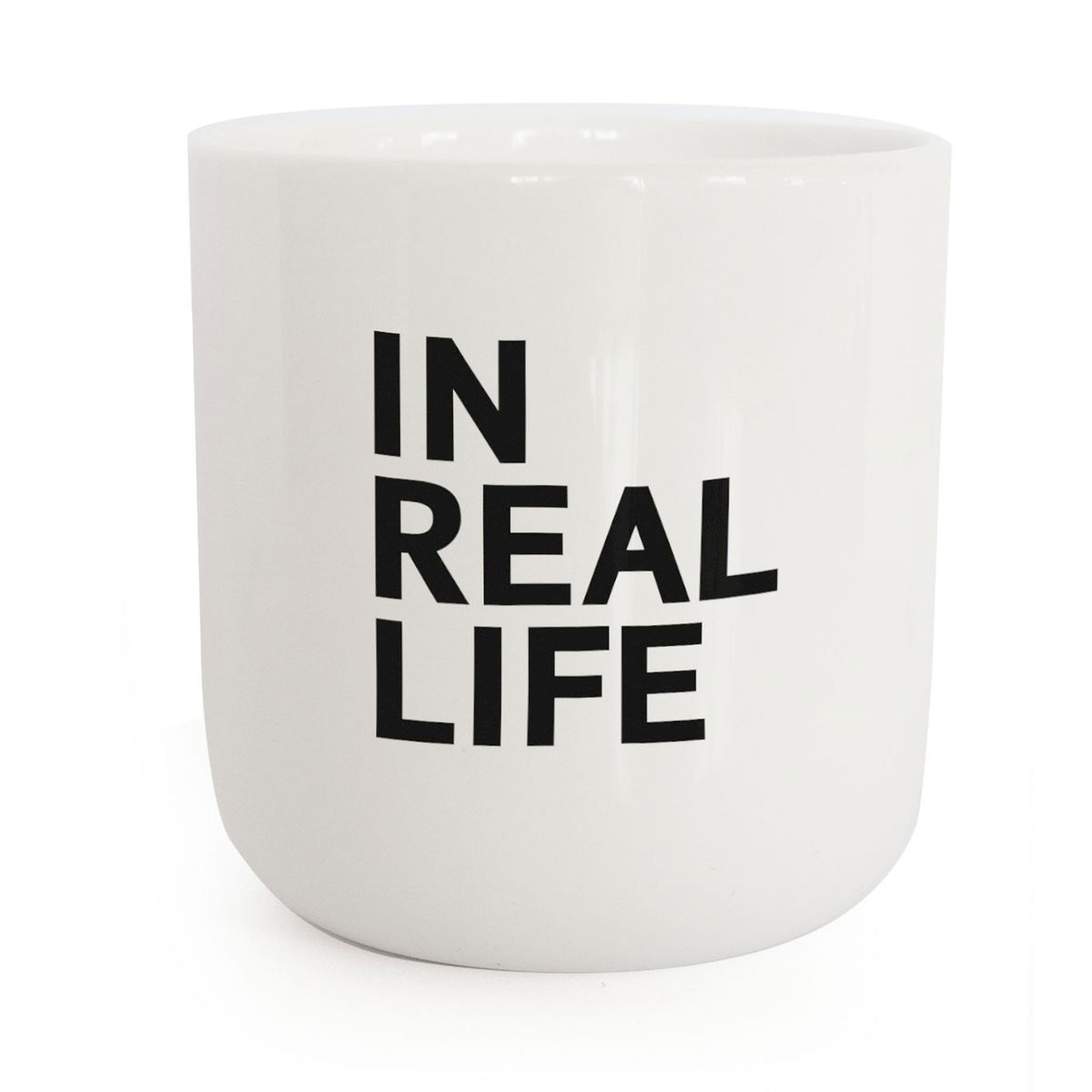 IN REAL LIFE | weisser Kaffee- & Tee-BECHER mit schwarzer Typo | in real life Serie | PLTY