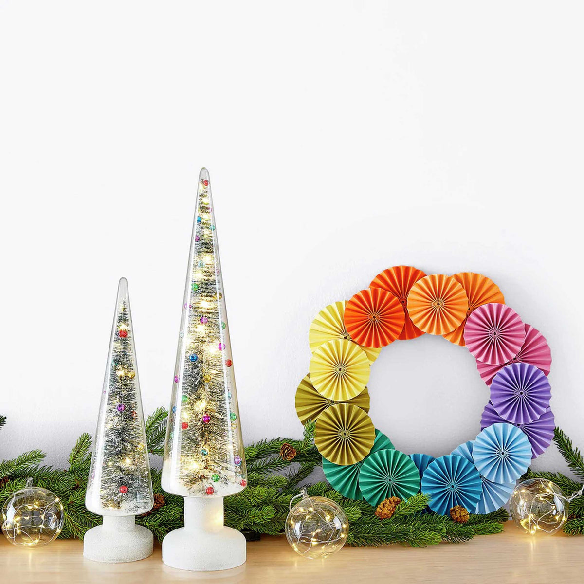 SNOWY WONDERLAND Small - Petit sapin de Noël en verre avec éclairage LED - 36 cm de hauteur | MoMA