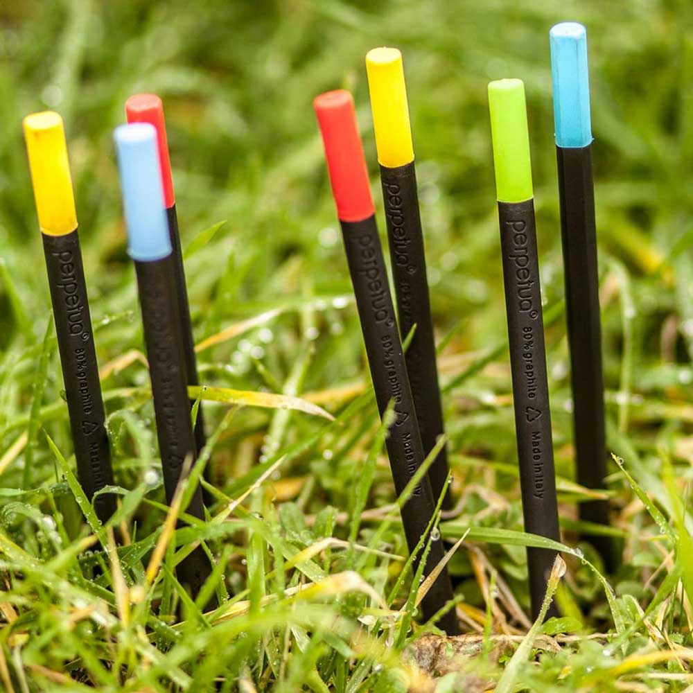 perpetua der BLEISTIFT | Schwarzer Design-Bleistift aus recyceltem Graphit mit farbigem Radiergummi | Marta Giardini