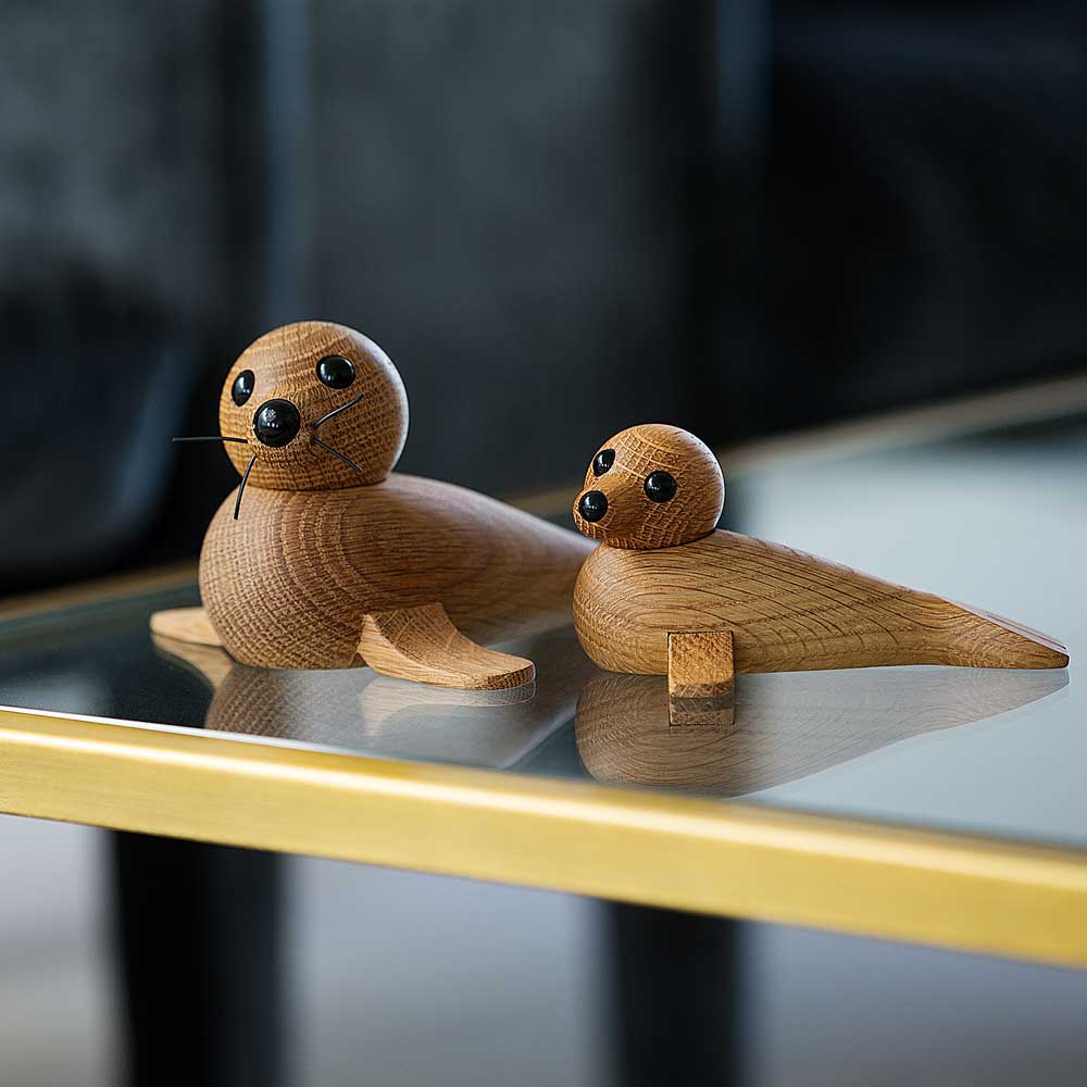 Wooden Figure Baby Seal – Oak · L 13 cm | Spring Copenhagen
