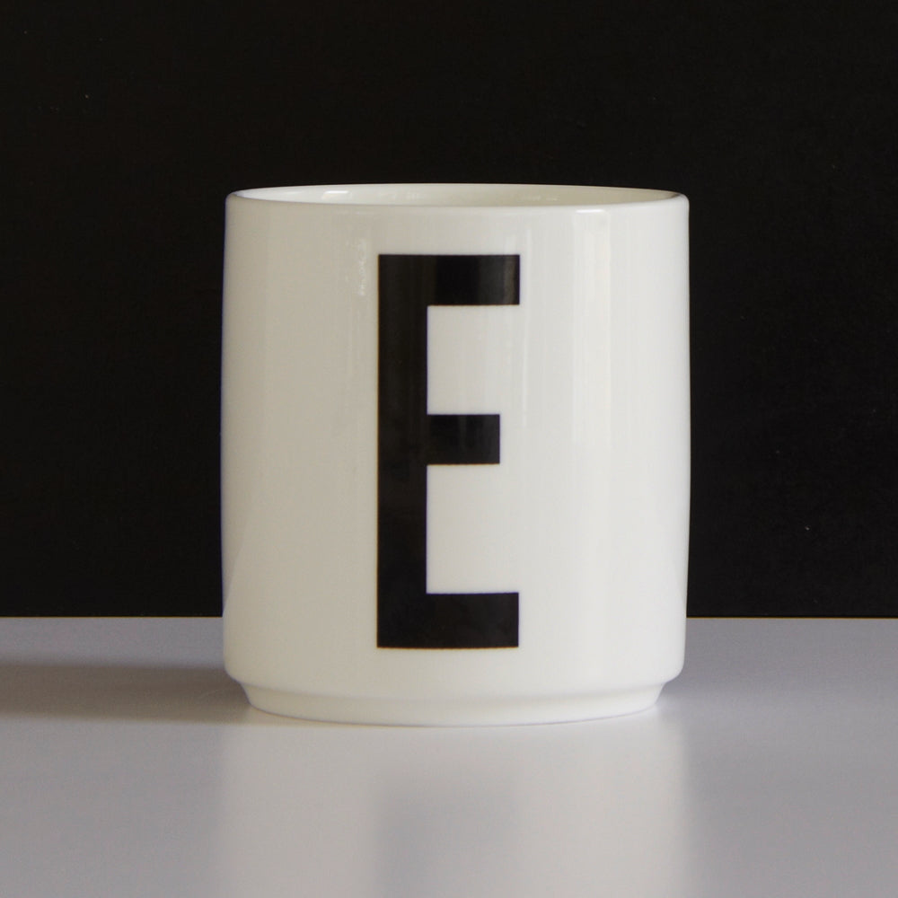 Tasse de lettres | Tasse à café et à thé | Typographie v. Arne Jacobsen | Lettres de conception