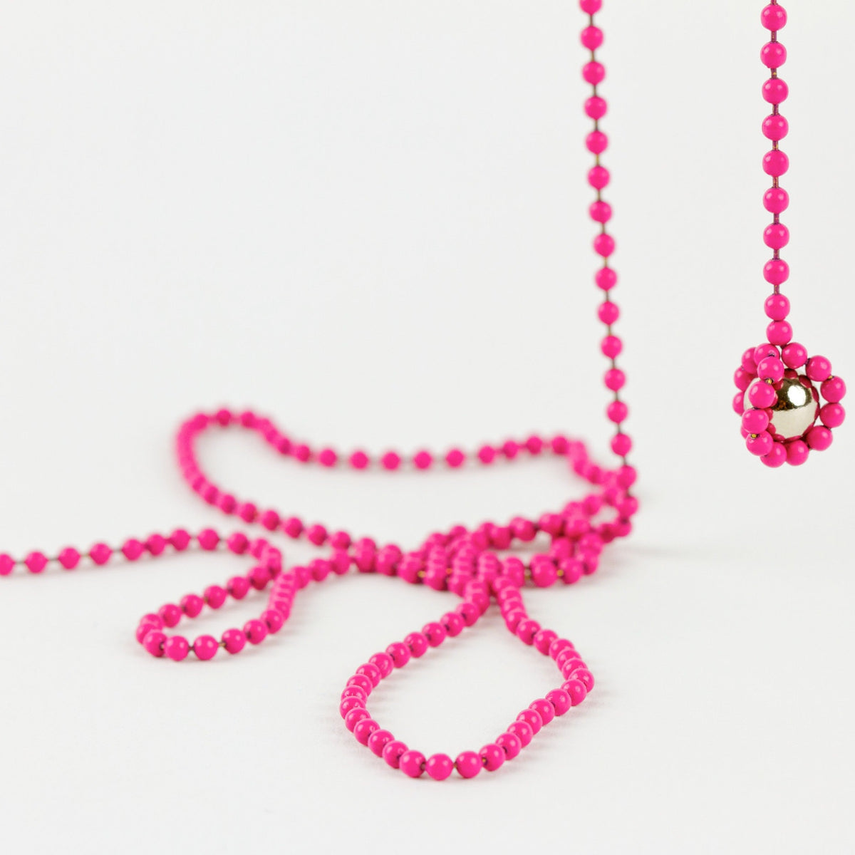 UNO - Interactive Magnetic Jewelry - Single-Color Necklace | Luis Pons | UNO Magnetic