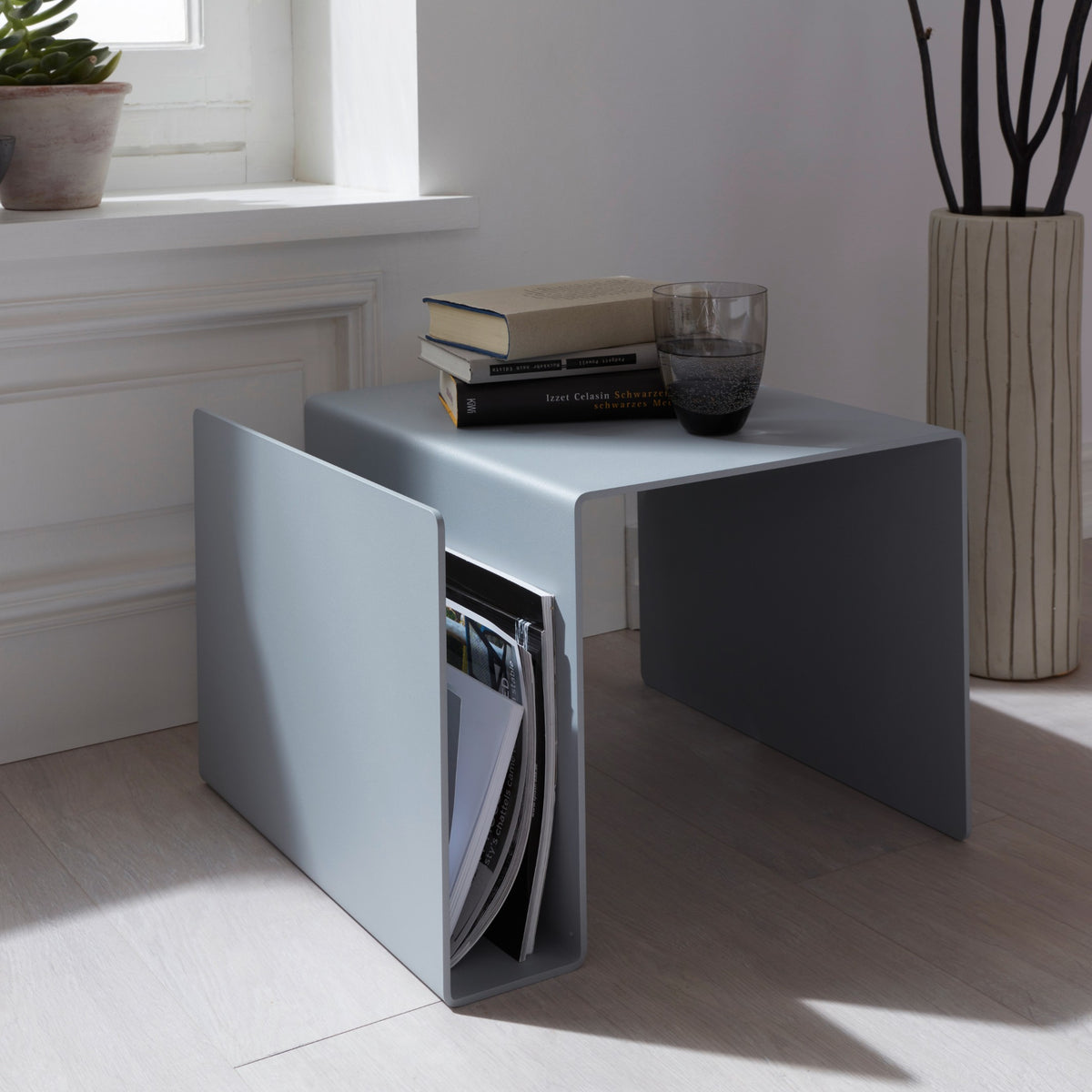 HUK - Beistelltisch und Ordnungshelfer - Multitalent aus Aluminium | Müller Small Living