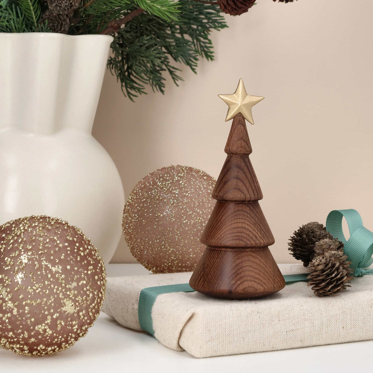 Holz-Weihnachtsbaum Groß – Dunkelholz · 15 cm | Spring Copenhagen