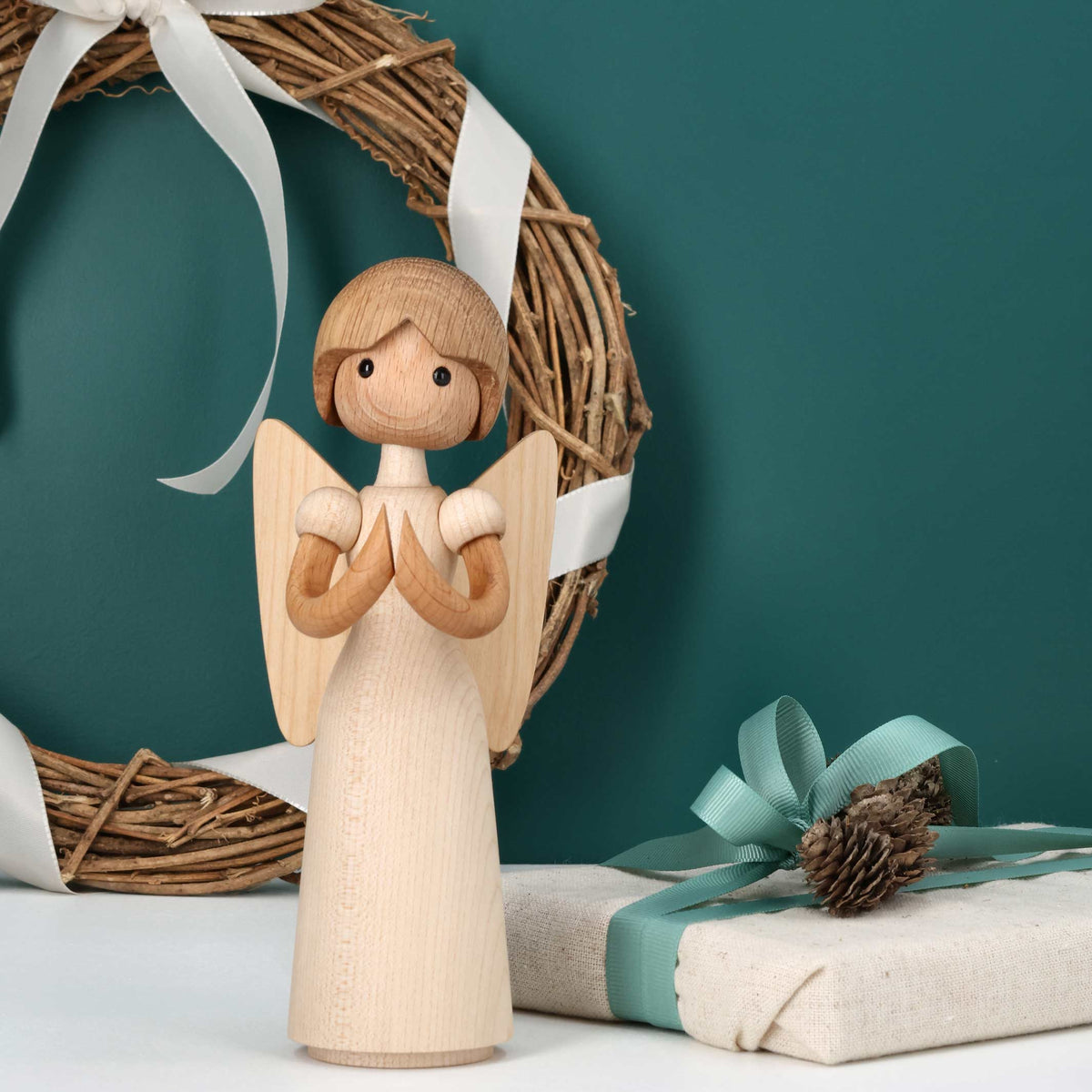 Wooden Angel Lucia Large – Oak · 20 cm | Spring Copenhagen