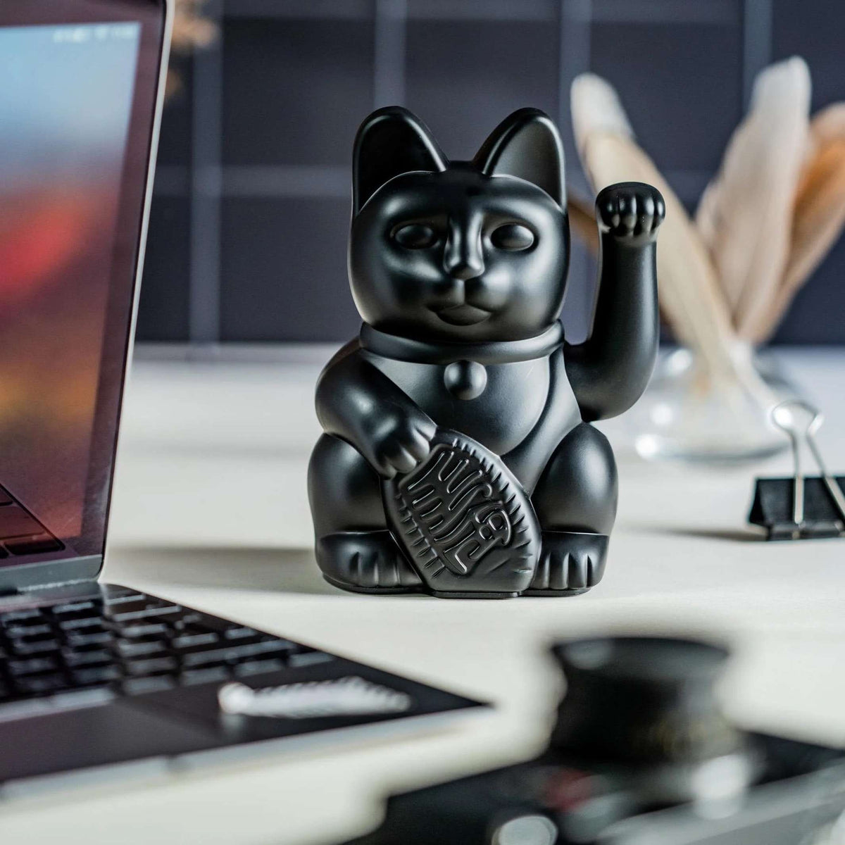 LUCKY CAT - schwarze, japanische Winkekatze - Talisman & Glücksbringer | Donkey Products