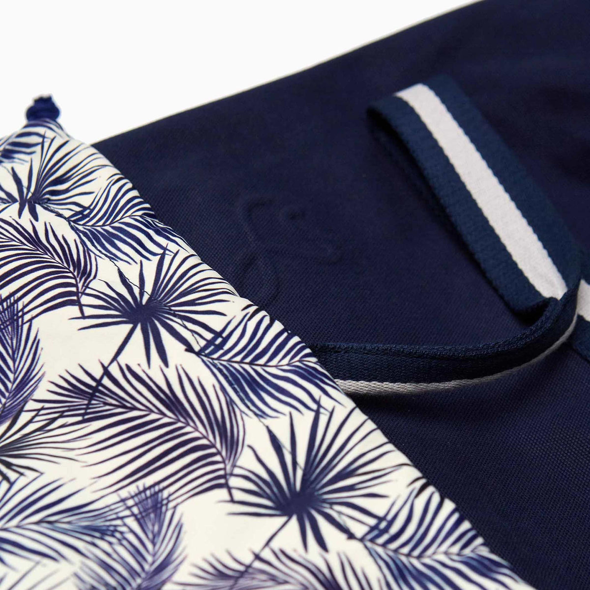 BODHI EXPLORER DUFFLE BAG - Navyblaue Reise-Tasche aus recyceltem Segeltuchstoff 53 cm | farans