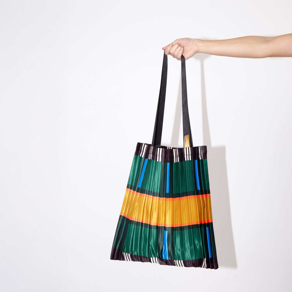 Tote Bag Orosei – Plissee-Satin · 40 × 48 cm | Multitudes
