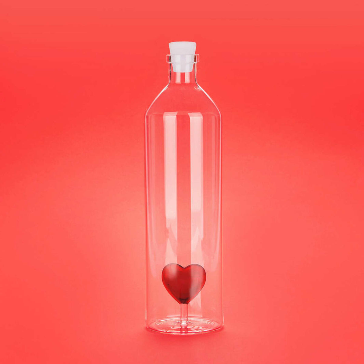 Glasflasche "Love Bottle" – Rotes Herz · 1,2 L | Balvi