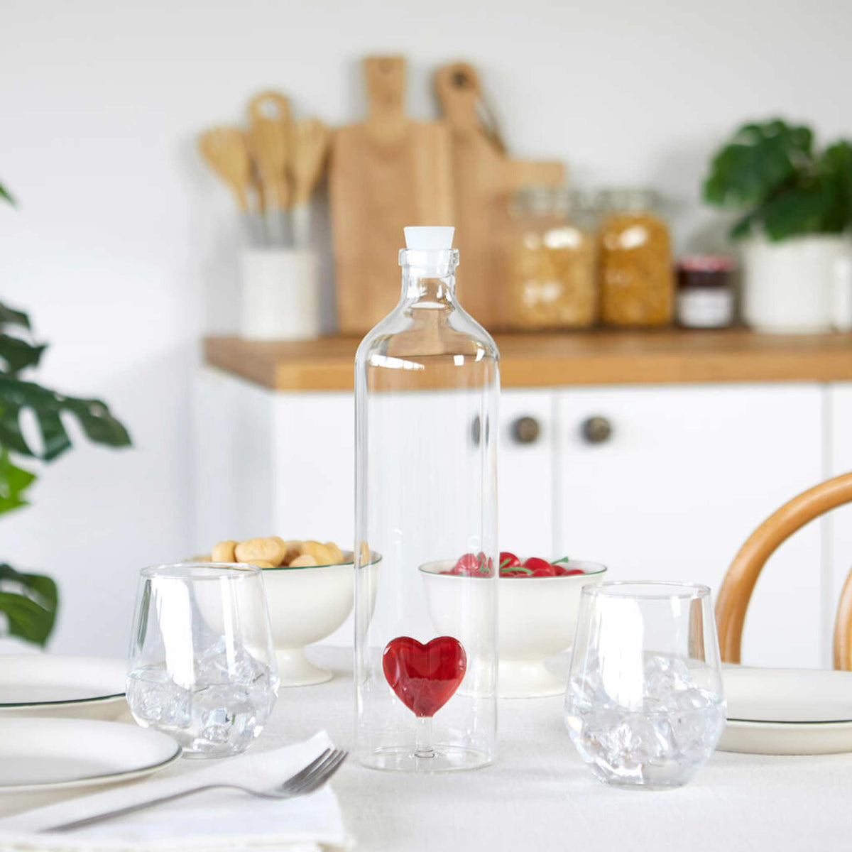 Glasflasche "Love Bottle" – Rotes Herz · 1,2 L | Balvi