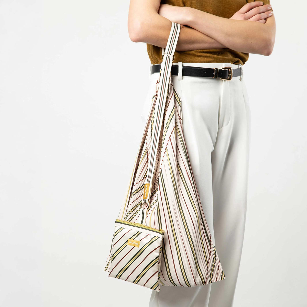 Y-Tasche Zoe – Plissee-Satin · 30 × 60 cm | Multitudes