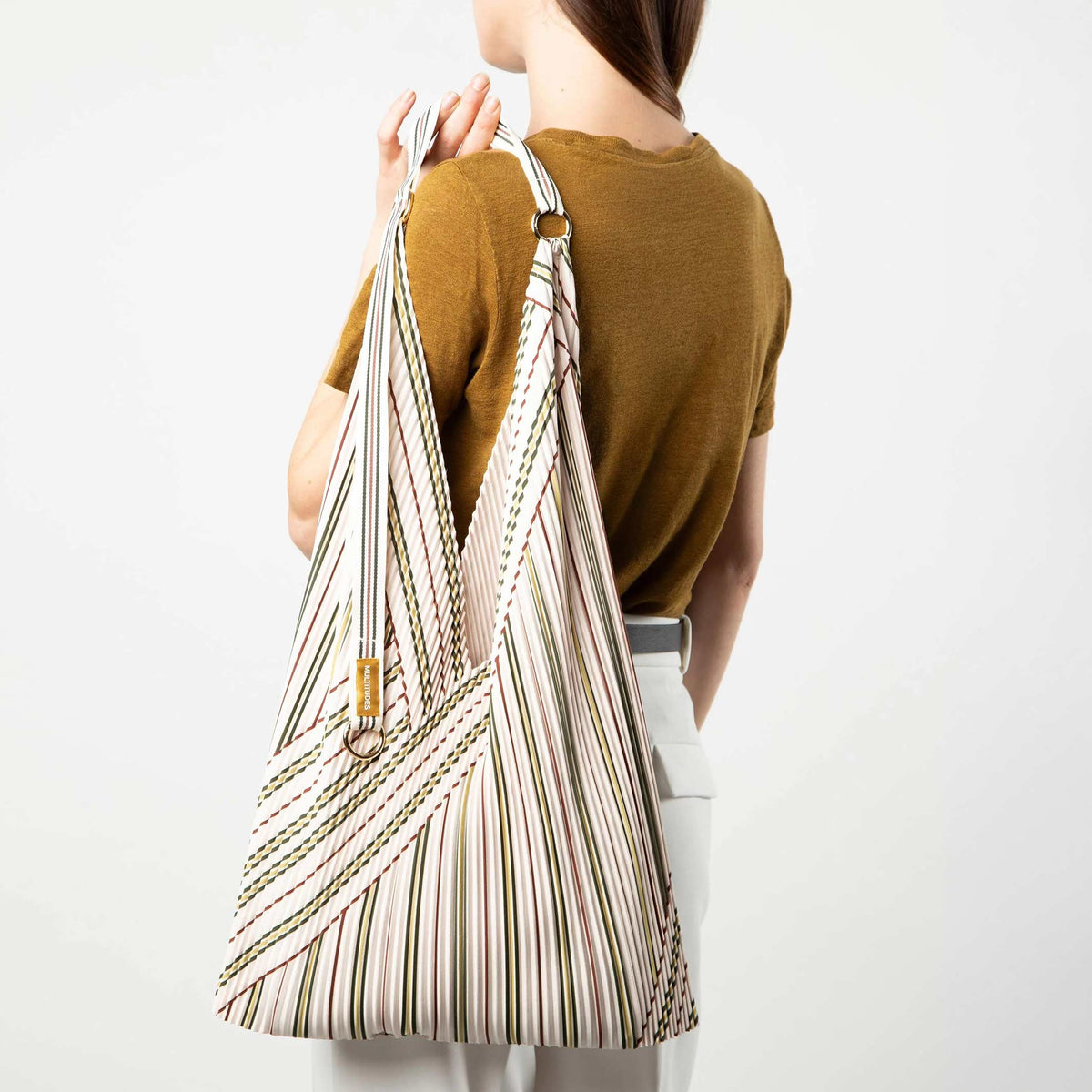 Y-Tasche Zoe – Plissee-Satin · 30 × 60 cm | Multitudes