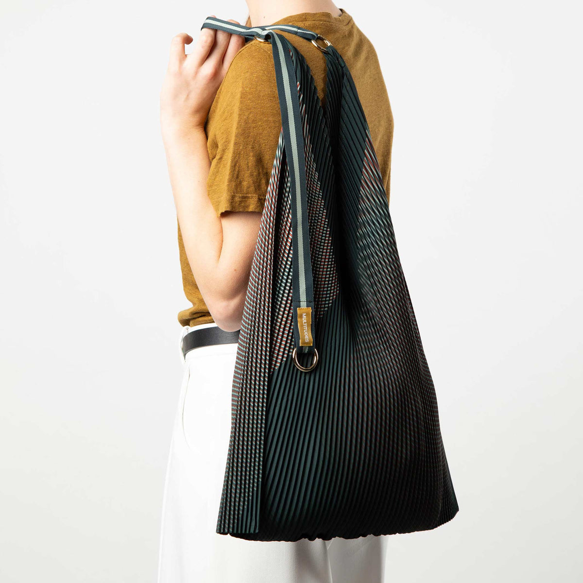 Y-Tasche Isabella – Grün · Plissee-Satin · 30 × 60 cm | Multitudes